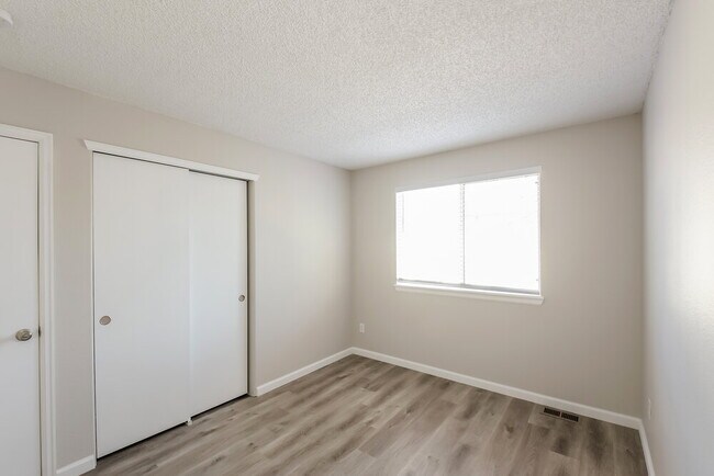 Building Photo - 5521 W 117th Pl