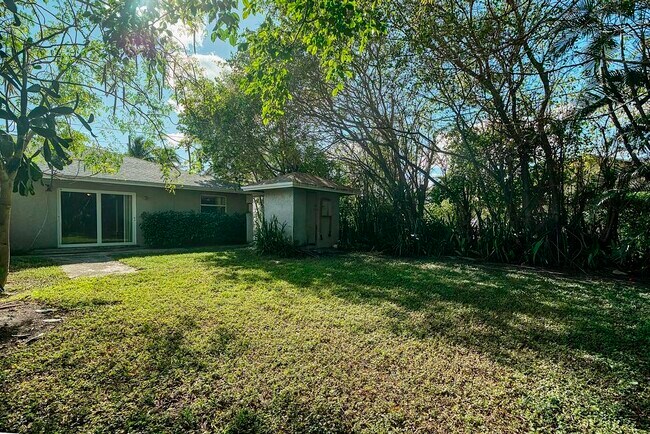 Building Photo - 915 S N St