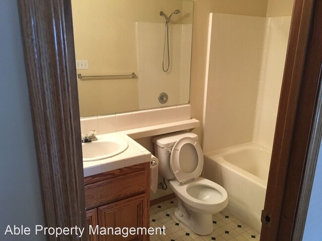 Building Photo - 3 br, 2 bath House - 8612 Winlock St.