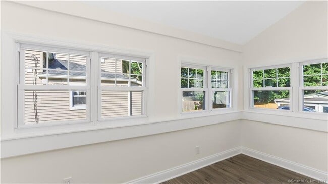 Building Photo - 207 West Ave