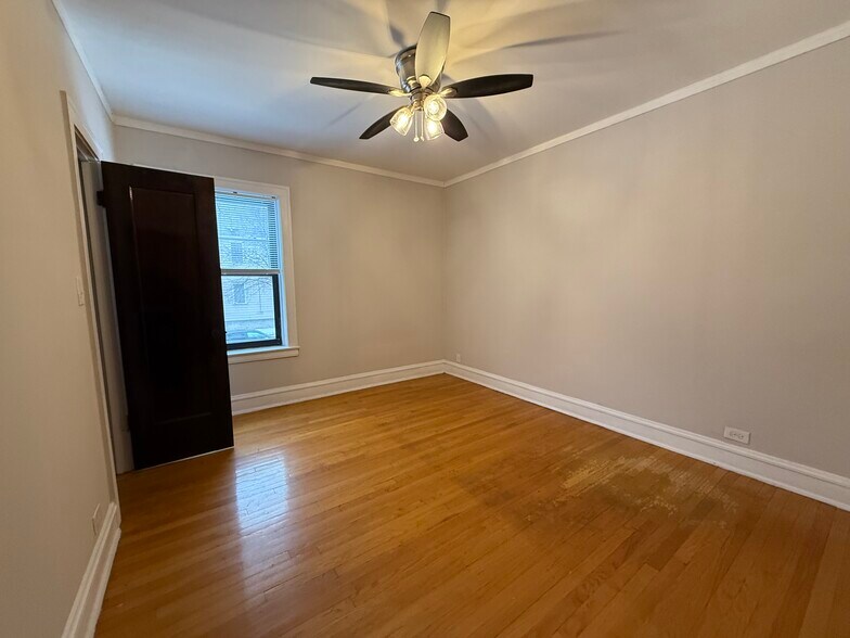 Building Photo - 5069 N Wolcott Ave