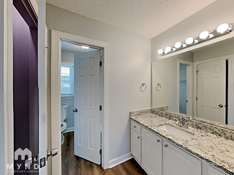 Building Photo - 508 Yellow Berry Run
