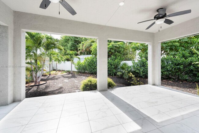 Building Photo - 4920 NE 1st Terrace