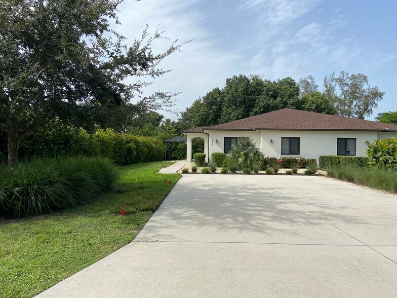Building Photo - 4412 Vanda Dr