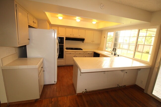 Building Photo - Spacious Corner Lot Home in Desirable Vent...