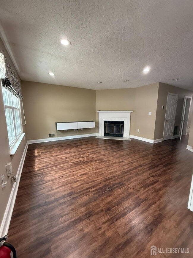 Building Photo - 88 Sapphire Ln