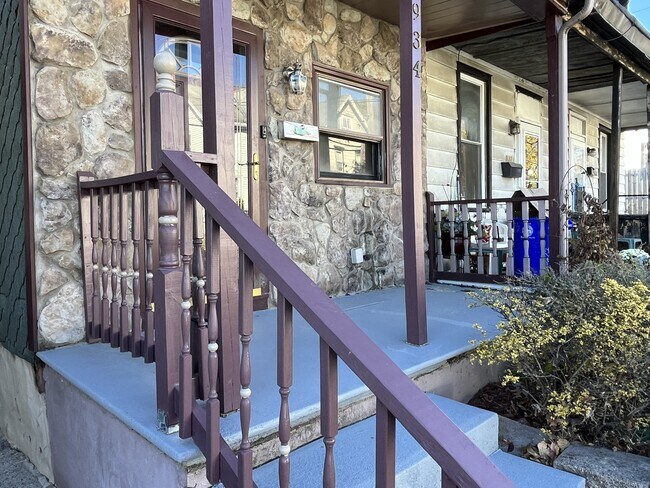 Building Photo - 934 S 21st St