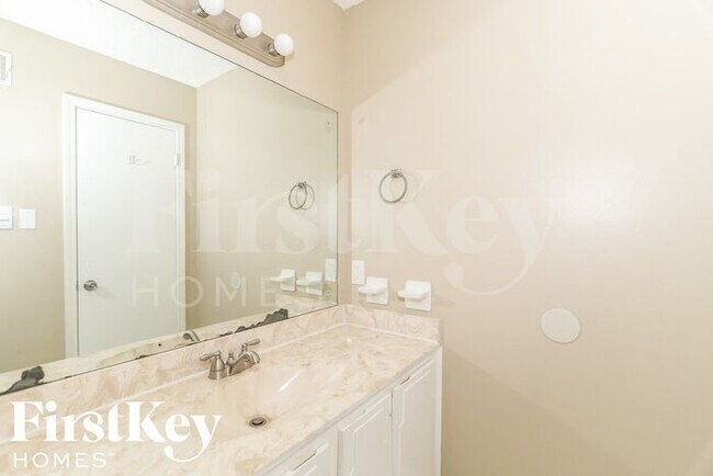 Building Photo - 6390 Star Valley Dr