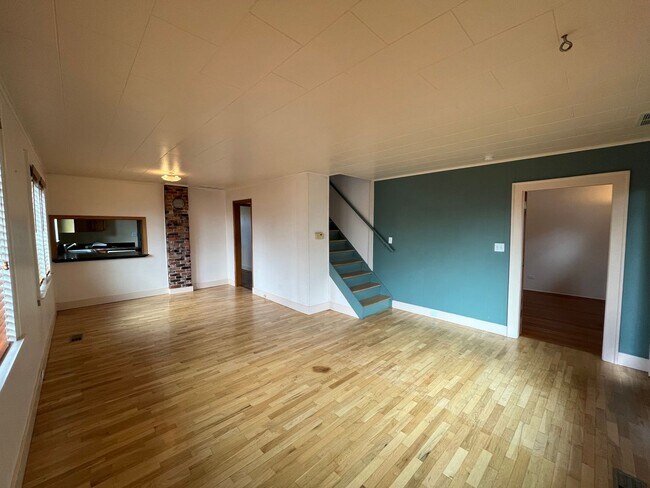Building Photo - Charming Two Bedroom Home with a bonus room/Den and Large Fenced Yard - Nevada St