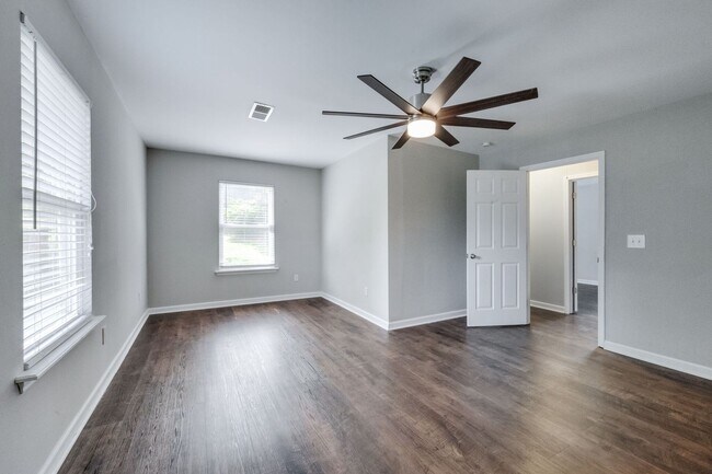 Building Photo - Welcome home to this stunning home in the great Sylvan Heights neighborhood!