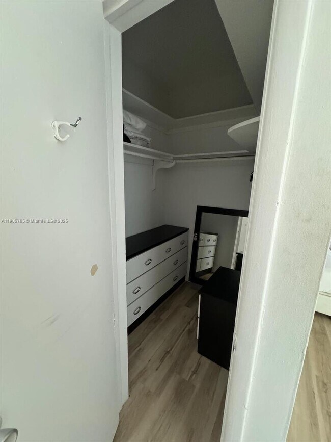 Building Photo - 543 Meridian Ave