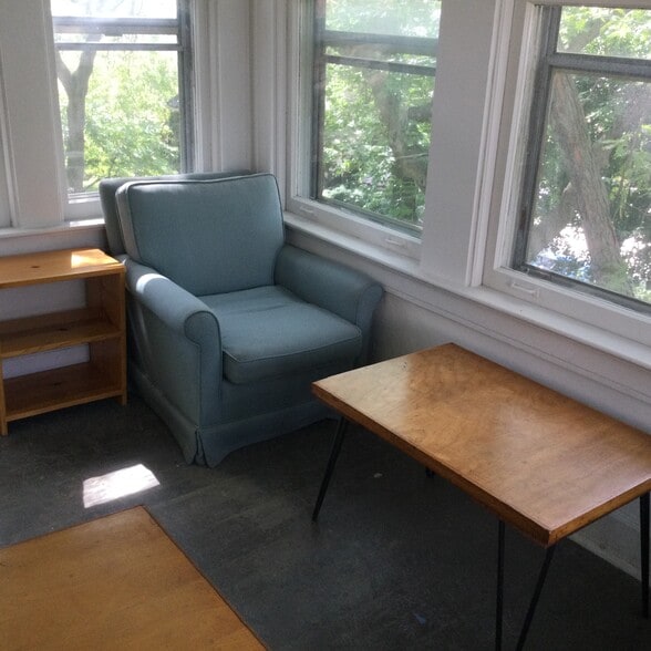 Building Photo - 1310 Hinman Ave