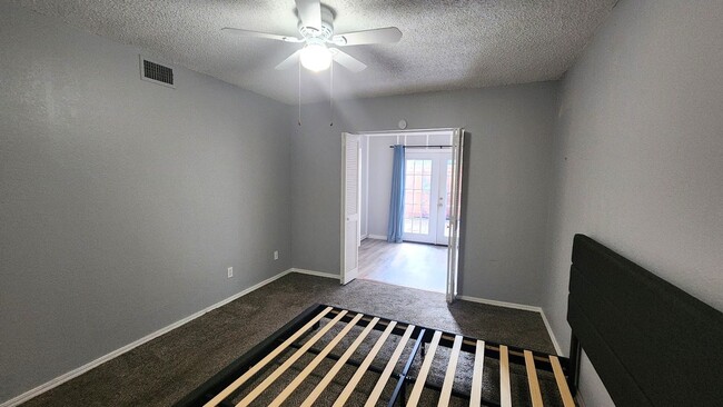 Building Photo - 6704 N Meridian Ave