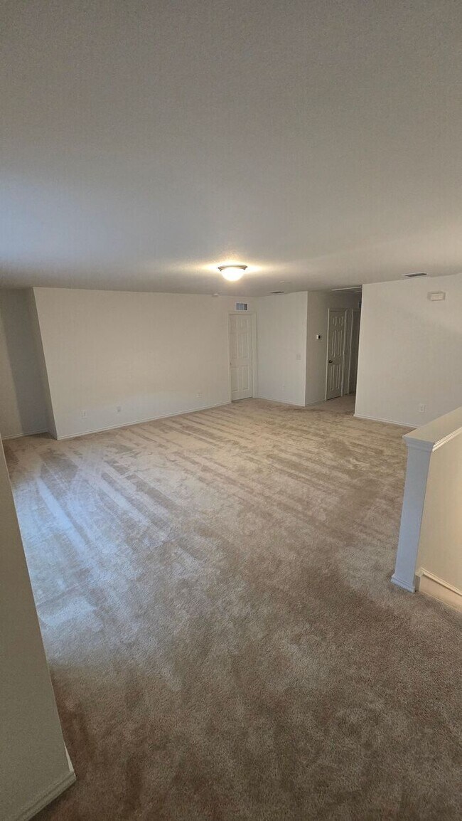 Building Photo - Move-In Special: $695 Off on 2nd Month’s R...