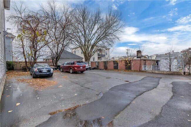 Building Photo - 135 Illinois St