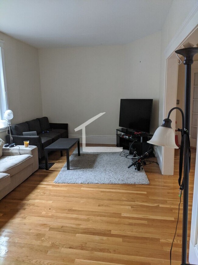Building Photo - Nice 2 bed with office