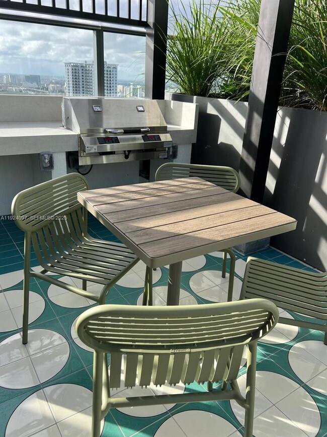 Building Photo - 11 NE 6th St