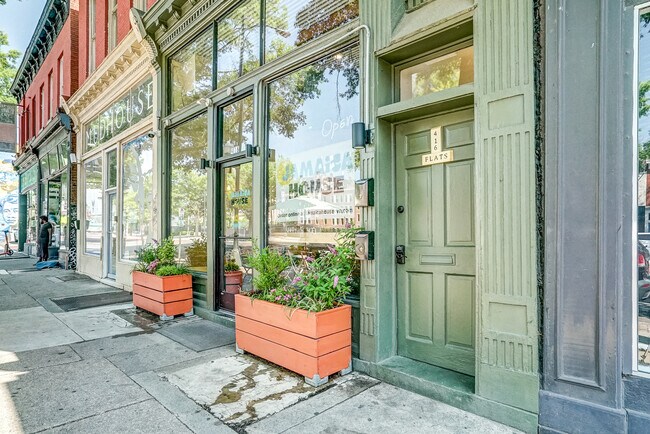 Primary Photo - 416 W Broad St