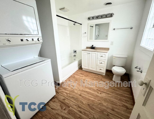 Building Photo - 227 Creve Coeur St