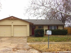 Building Photo - 1441 NW Great Plains Blvd