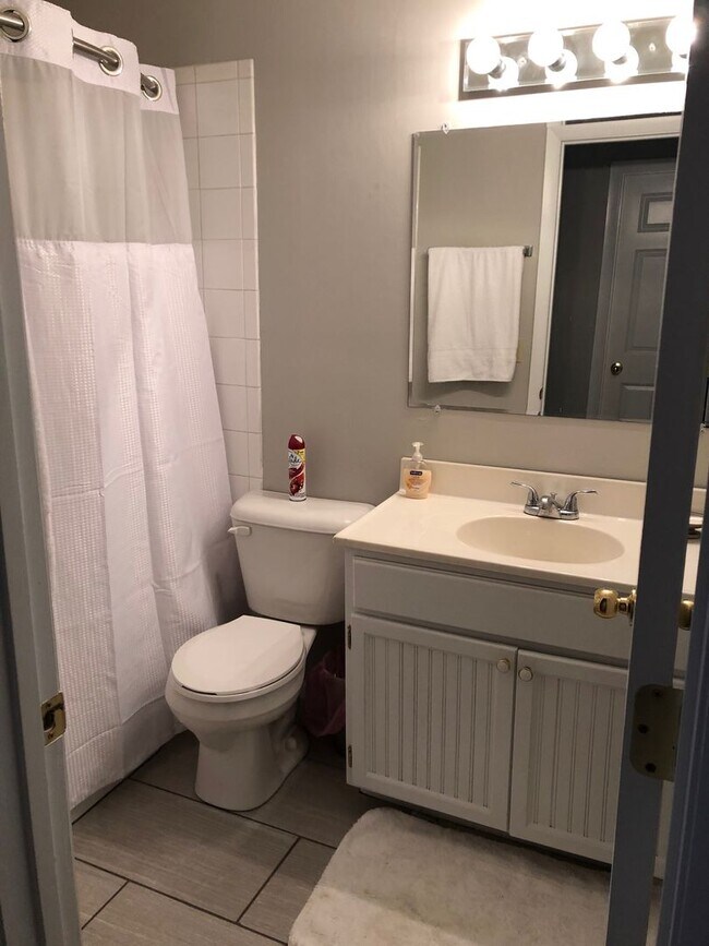 Building Photo - Charming 5 BD/3 BA down the street from Kelley and Luddy!