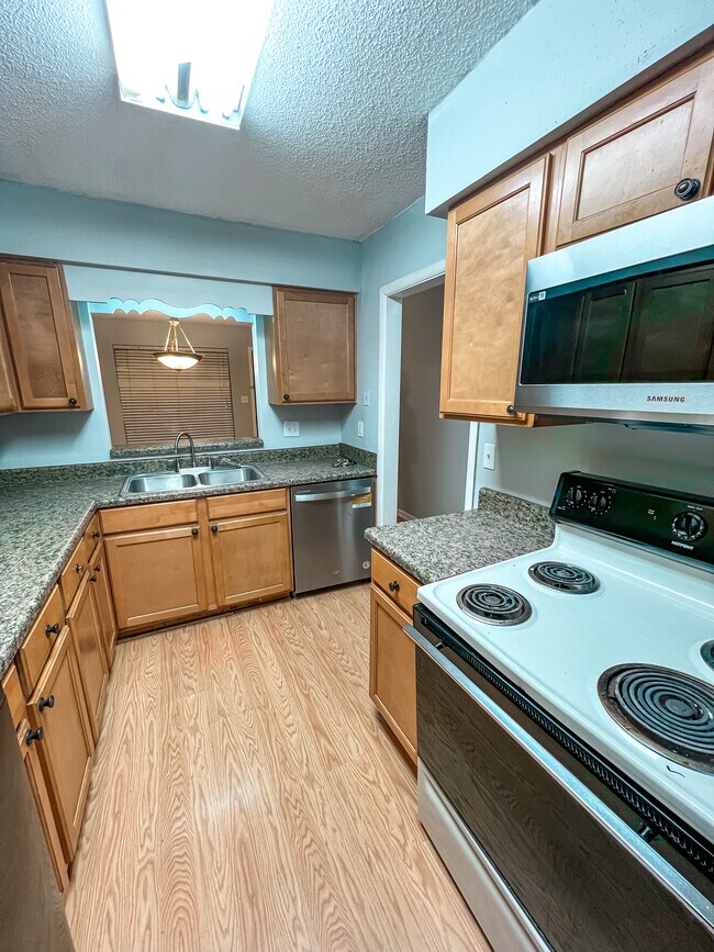 Building Photo - 1661 Patton Chapel Rd