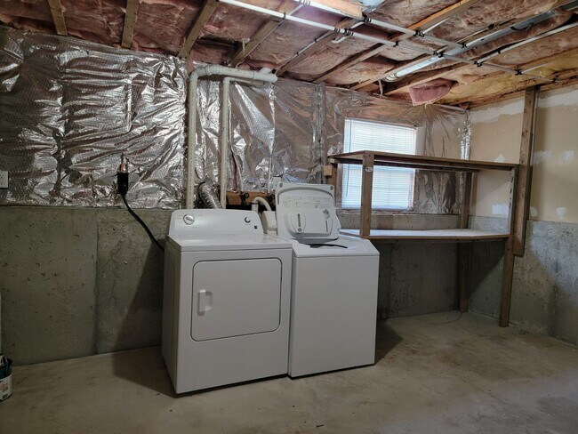 Building Photo - 407 Champs Ln
