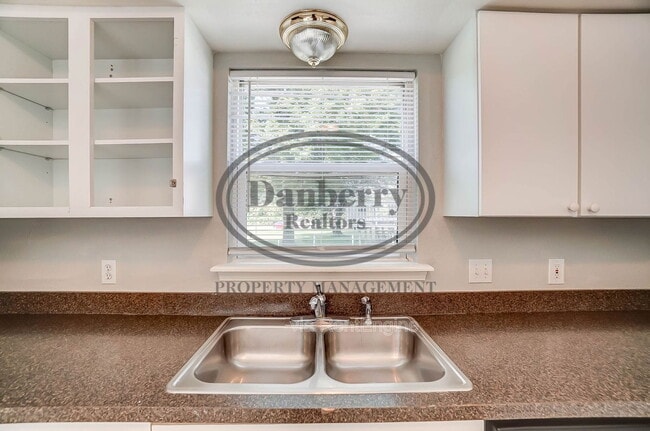 Building Photo - 3733 Willow Run Dr