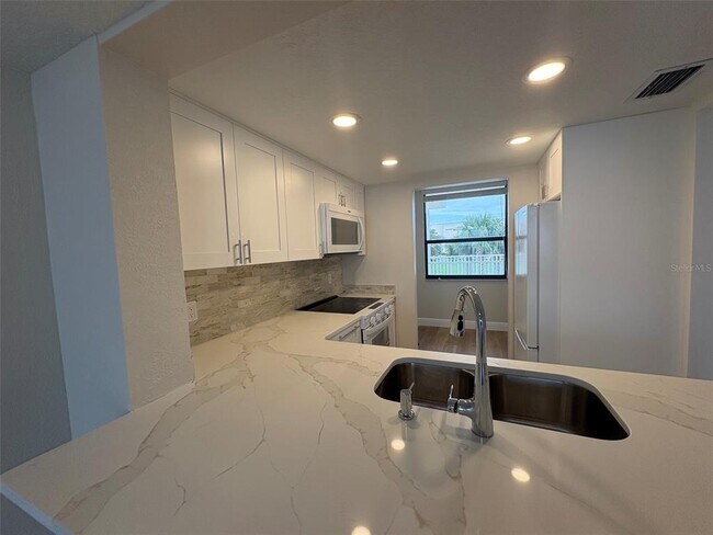 Building Photo - 250 Woodette Dr