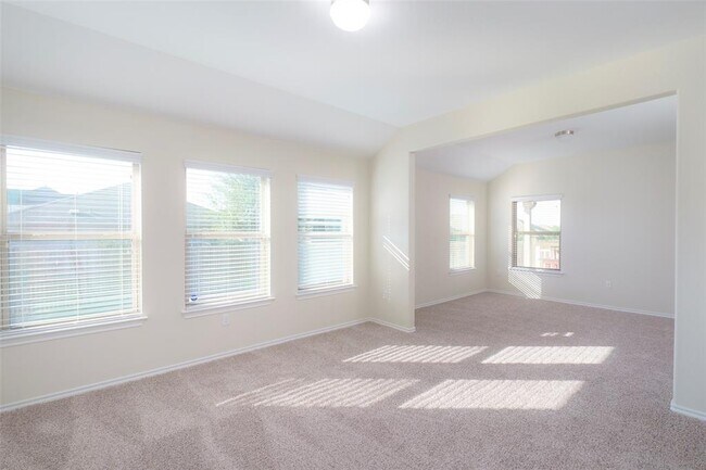 Building Photo - 13020 Kearns Dr
