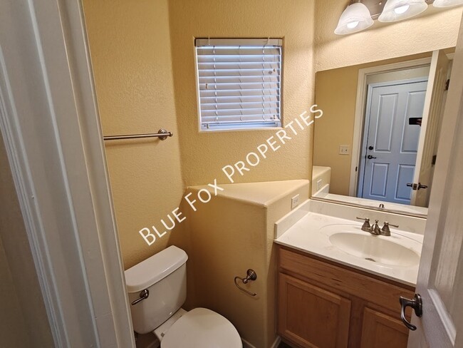 Building Photo - 2122 E Calle Arroyo Lindo