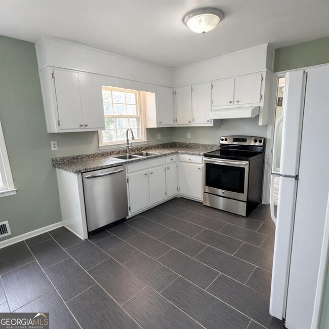 Building Photo - 4093 Hideaway Dr