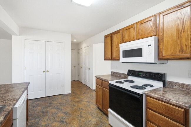 Building Photo - 2413 Northampton Dr