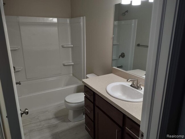 Building Photo - Charming 2-Bed Home in Commerce Township with Modern Amenities