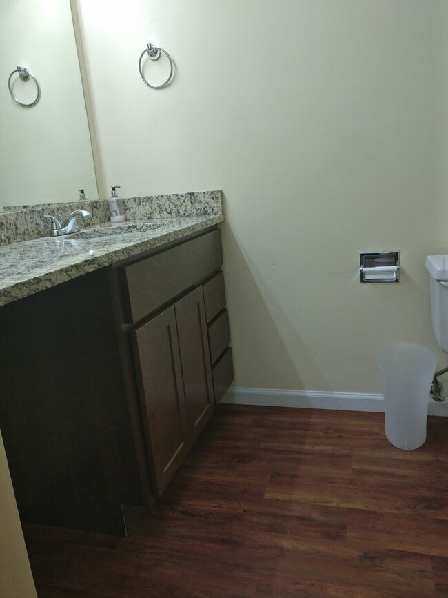 Building Photo - 1880 Bonnie Ln