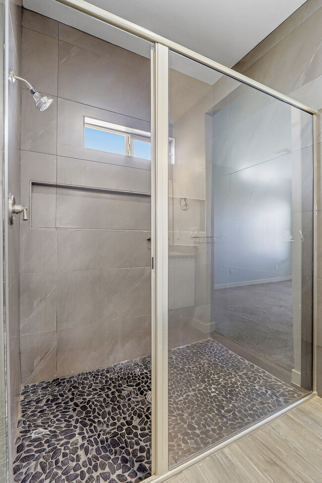 Building Photo - 4 bedroom with outdoor kitchen, fully landscaped in 79928