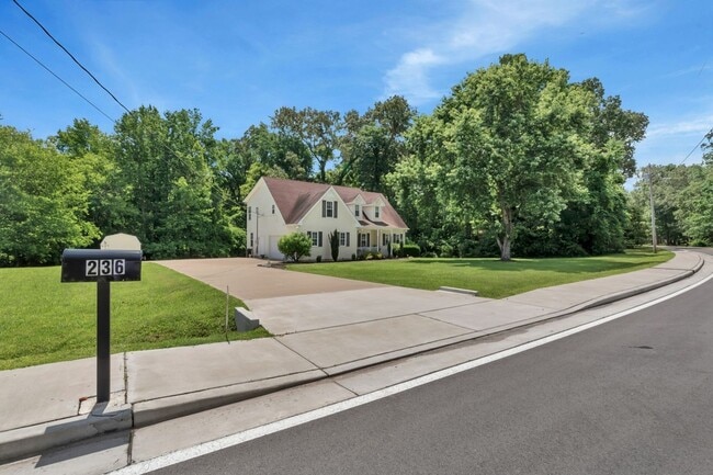 Building Photo - One acre lot with first floor suite in bea...