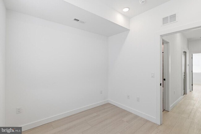 Building Photo - 1032 W Orleans St