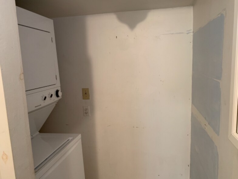 Building Photo - 2026 Chestnut Ave