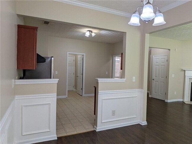 Building Photo - 4624 Windale Dr NW