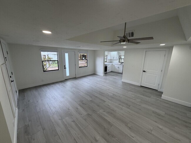 Building Photo - 539 Sunset Blvd