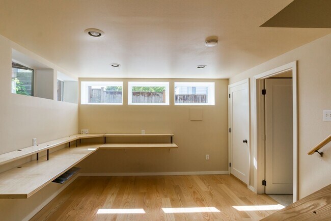 Building Photo - 3Bd/2Ba Seattle Home