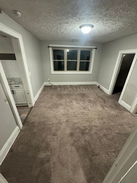 Building Photo - 5135 Stanley Ave