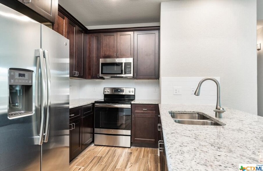 Building Photo - 3067 View Ridge Dr