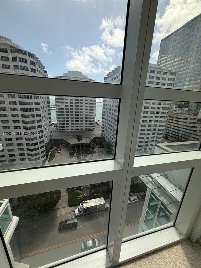 Building Photo - 950 Brickell Bay Dr