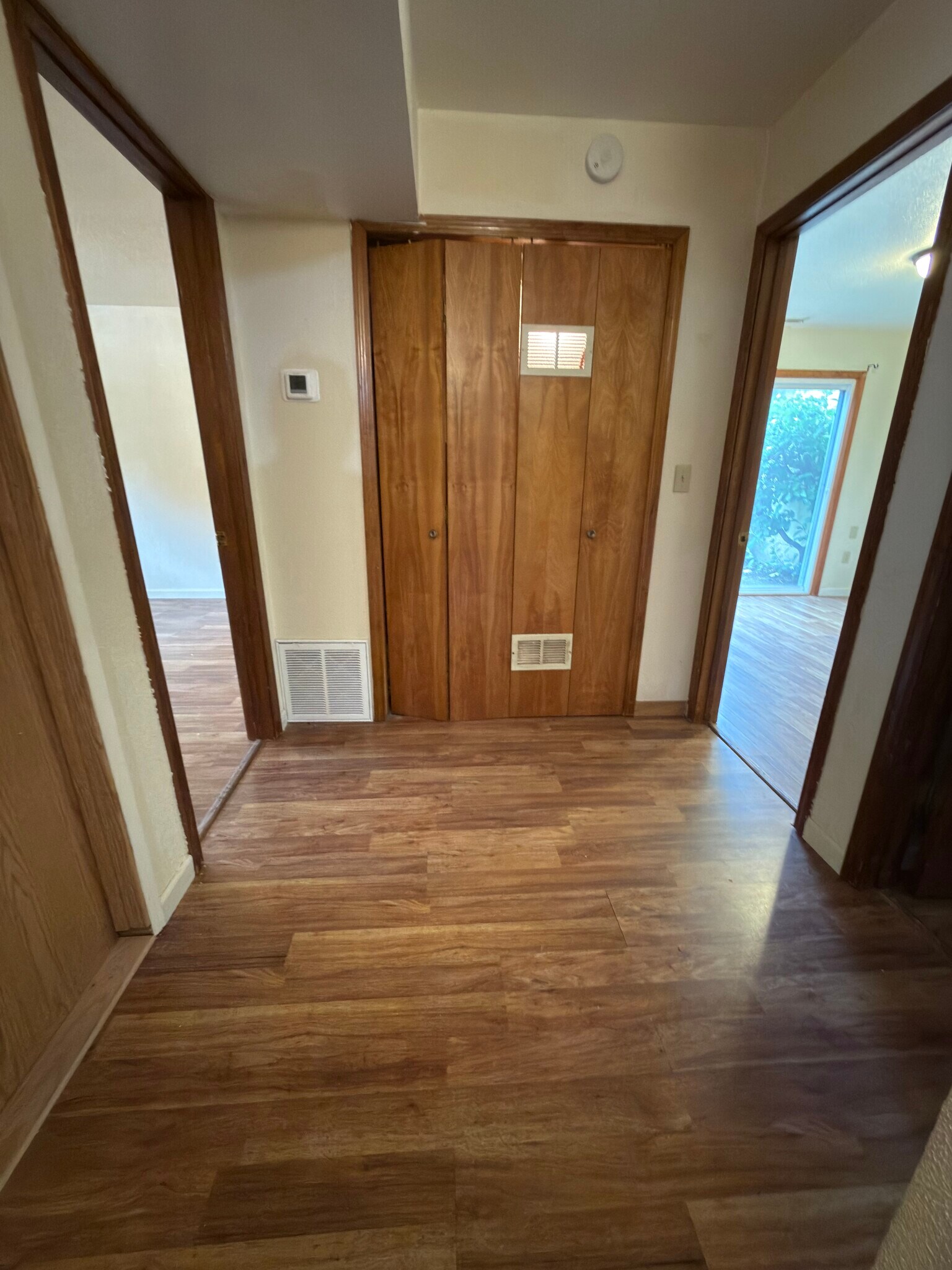 Building Photo - 2547 NE Holmes Rd