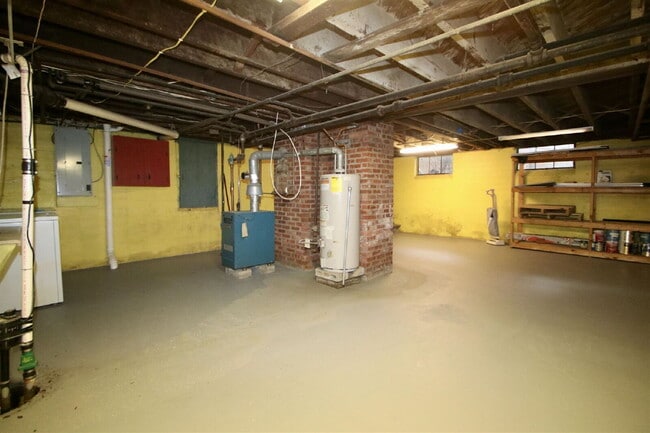 Building Photo - Charming 1950s Home Just Minutes from Downtown Harrisonburg!