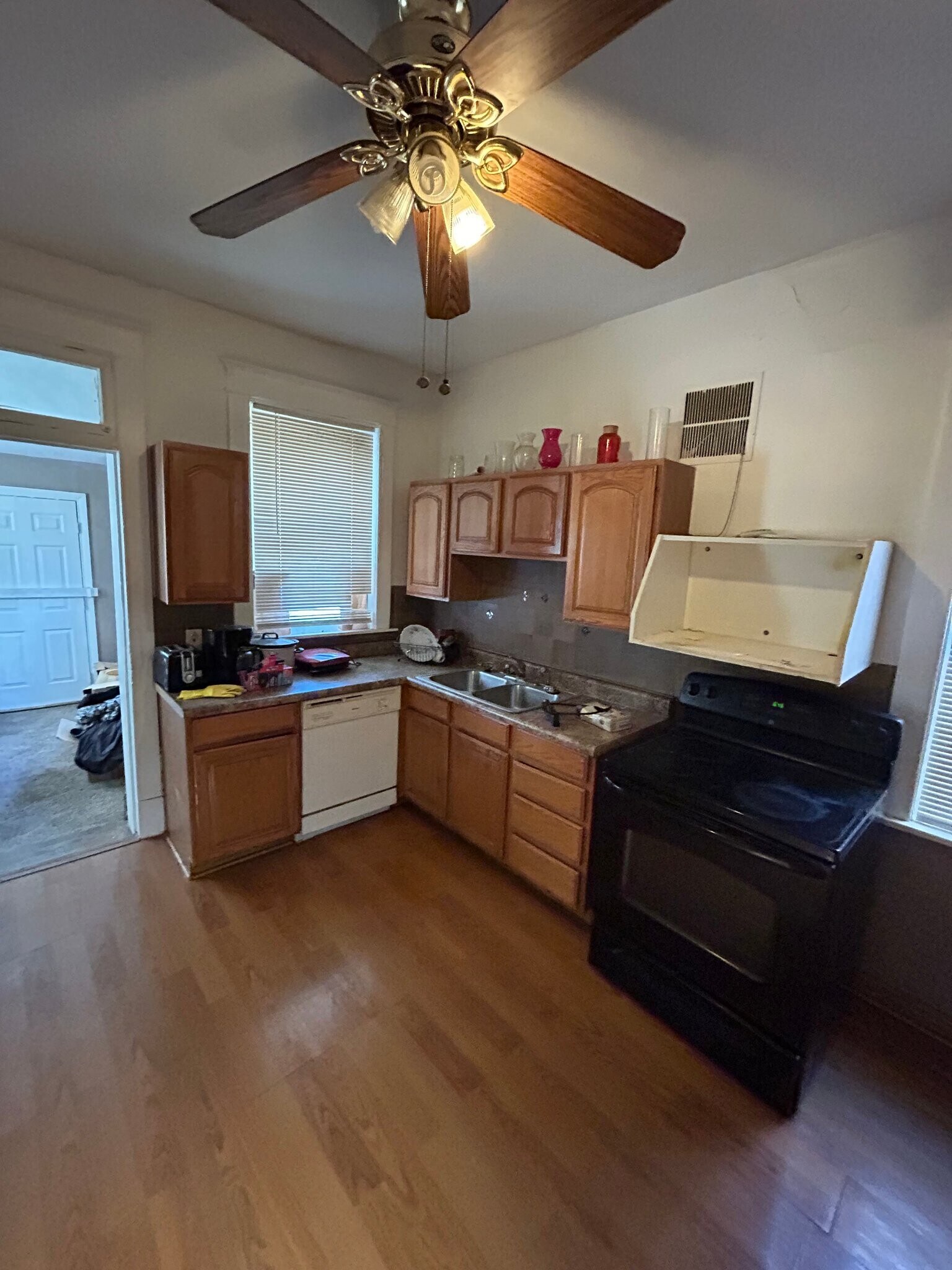 Building Photo - 4890 Margaretta Ave