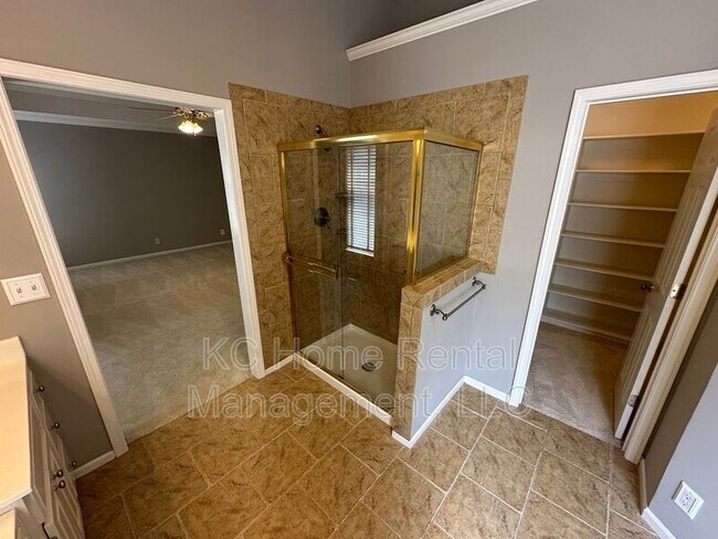 Building Photo - 5605 W 153rd Terrace