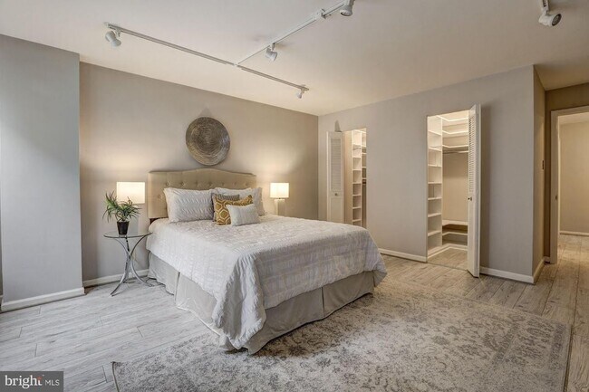 Building Photo - 1420 N St NW